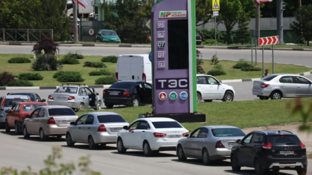 Rusya'da Akaryakıt Piyasası Alarmda: Hükümetten "Kontrol Altında" Mesajı